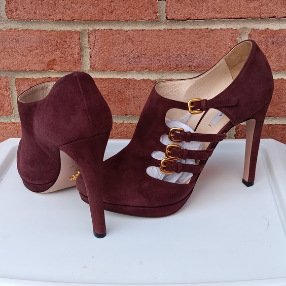 Prada Suede Buckle Pumps - Picture 4 of 15